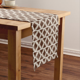 Ikat Aztec Tribal Chocolate Brown und Taupe Kurzer Tischläufer