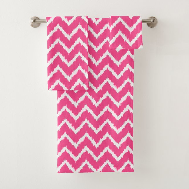 Ikat Chevrons - Deep fuchsia pink und weiß Badhandtuch Set (Insitu)