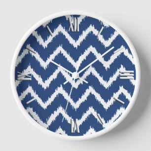 Ikat Chevrons - Navy blue and white Wanduhr