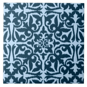 Ikat-Damasmuster - Dunkle Indizierung und hellblau Fliese