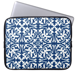 Ikat-Damast-Muster - Kobalt Blau und Weiß Laptopschutzhülle