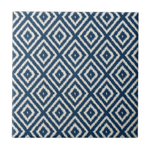 Ikat Diamant-Muster im Marine-Blau und der Creme Fliese