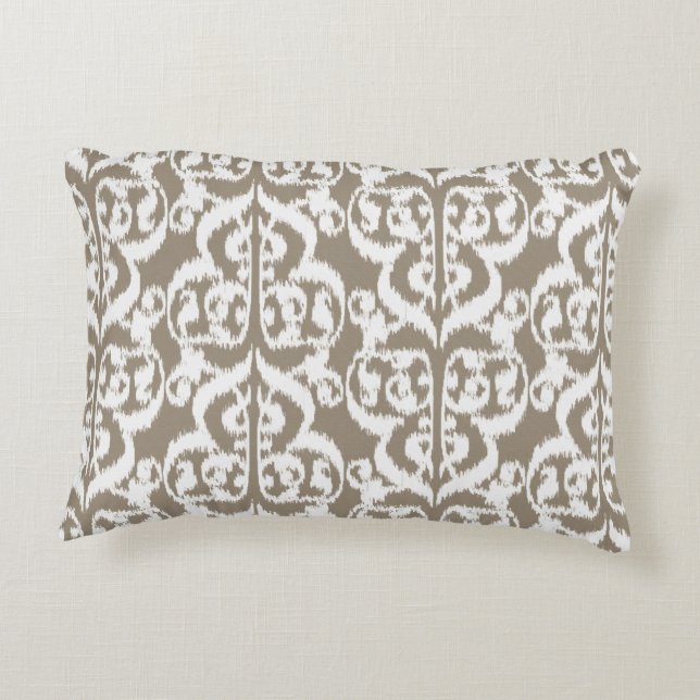 Ikat Moorish Damask - taubbraun und weiß Zierkissen (Rückseite)