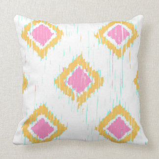 Ikat Painterly dans le rose et coussin orange par