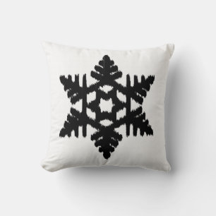 Ikat Snowflake - weiß und schwarz Kissen