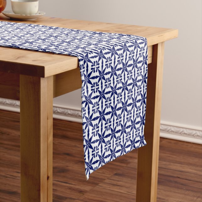 Ikat Star Pattern, Navy Blue und White Kurzer Tischläufer (Beispiel)