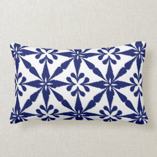 Ikat Sternchen-Vereinbarung - Marine-Blau und Wei Lendenkissen