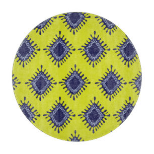 Ikat Tribal: Stilvolles modernes Muster. Schneidebrett