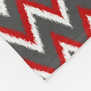 Ikat Zickzack Streifen - Rot, weiß und Grau/Grau Fleecedecke