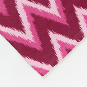 Ikat Zickzack Stripes - Burqundy, Rose und Rosa Fleecedecke