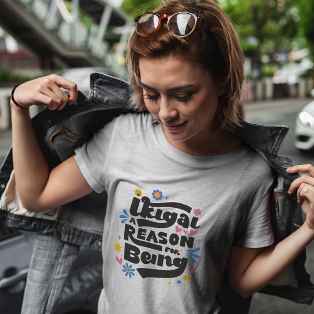 Ikigai Buchstaben und Blume T-Shirt (Von Creator hochgeladen)