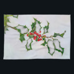 Ilex Red Christmas Holly Berries im Winter Snow — Geschirrtuch<br><div class="desc">Rote Weihnachtsbeeren,  Ilex aquifolium,  auf einem Zweig mit schneebedeckten,  spinalgrünen Blätter an einem kalten Wintertag im Dezember. Dieses Küchentuch ist eine Weihnachtsgeschenkidee für Naturliebhaber. Foto von Katho Menden aufgenommen.</div>