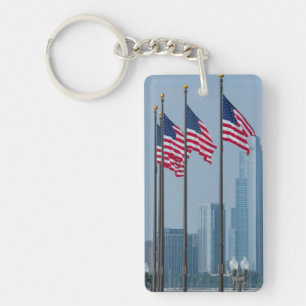 Illinois, Chicago. Navy Pier, US-Flaggen wehend Schlüsselanhänger