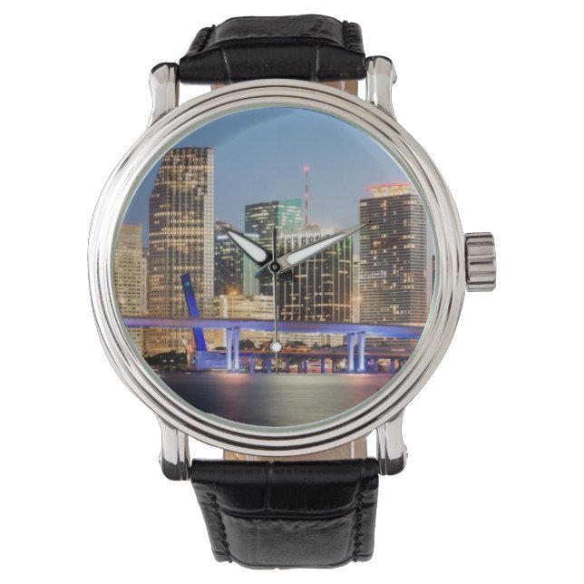 Illuminated skyline of downtown Miami at dusk Armbanduhr (Vorderseite)