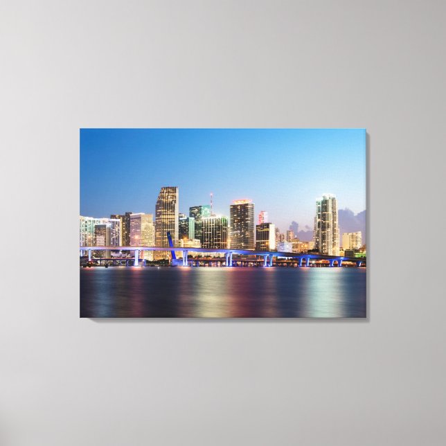 Illuminated skyline of downtown Miami at dusk Leinwanddruck (Vorderseite)