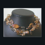 Illusion Necklace Postkarte<br><div class="desc">Illusion Nekklace Postcard. Das verwendete Bild ist meine eigene Fotografie einer Halskette,  die ich gemacht habe. Dies ist eine individuell anpassbare Postkarte</div>