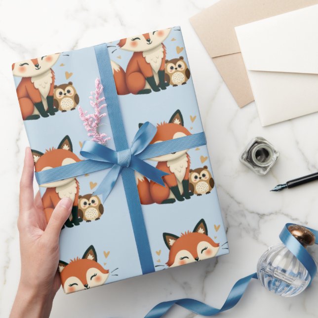 Illustration des niedlichen Fox- und Owl-Whimsikal Geschenkpapier (Schenken)