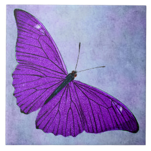 Illustration eines dunkelvioletten Schmetterlings Fliese