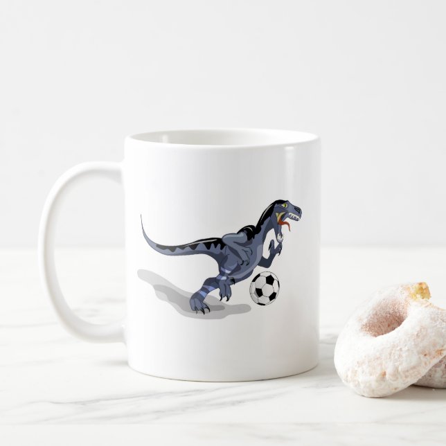 Illustration eines Raptor Dinosauriers, der Fußbal Kaffeetasse (Mit Donut)