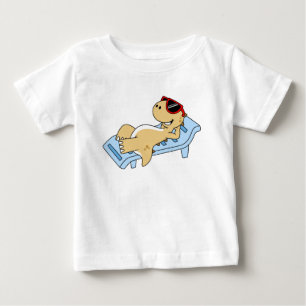 Illustration eines Sonnenbades Tyrannosaurus Rex. Baby T-shirt
