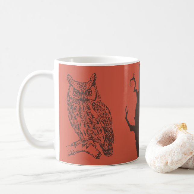 Illustration von Owl & Spooky Tree Tasse (Mit Donut)