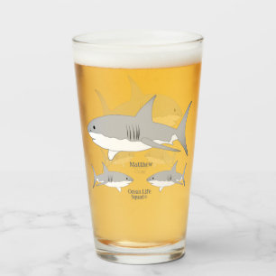 Illustration zum Leben von spielerischen Haifische Glas