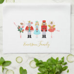 Illustrationen zu Weihnachts-Nutcracker Geschirrtuch<br><div class="desc">Fröhliches und luftiges Weihnachtsdesign inspiriert durch das berühmte Ballett "The Nutcracker" von Pyotr Ilyich Tchaikovsky aus dem Jahr 1892,  ein Urlaubssklassiker mit einer modernen und skurrilen Drehung.</div>