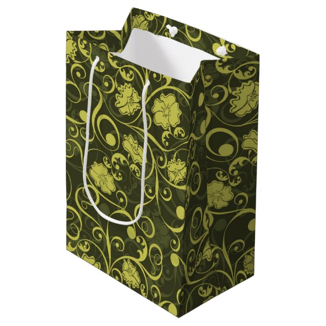 Illustriertes Blumenmuster in Schwarz und Grün Mittlere Geschenktüte (Vorderseite Schrägansicht)