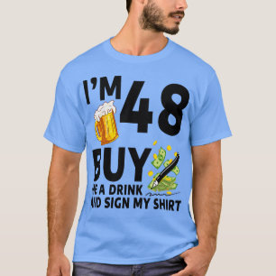 Im 48 kaufe mir ein Getränk und unterschreibe mein T-Shirt
