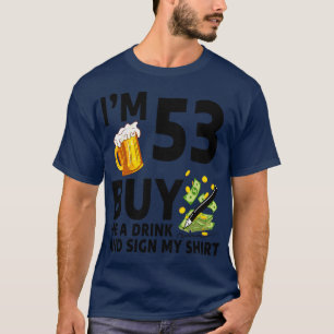 Im 53 kaufe mir ein Getränk und unterschreibe mein T-Shirt