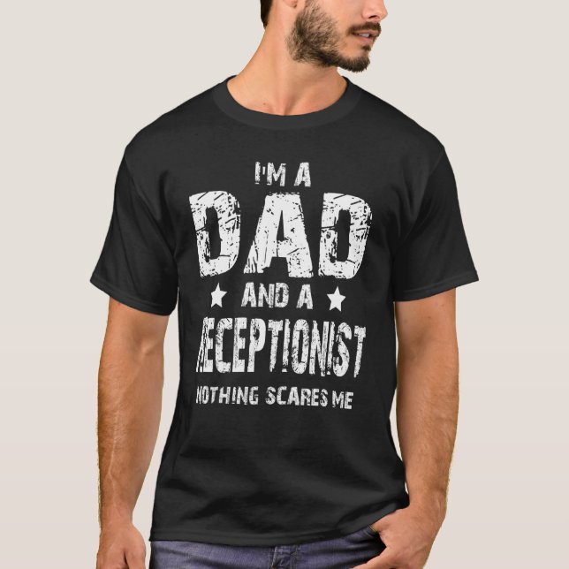I'm A Dad And A Receptionist Nothing Scares Me T-Shirt (Vorderseite)
