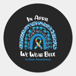 Im April tragen wir blaue Regenbogenpuzzle Autism Runder Aufkleber