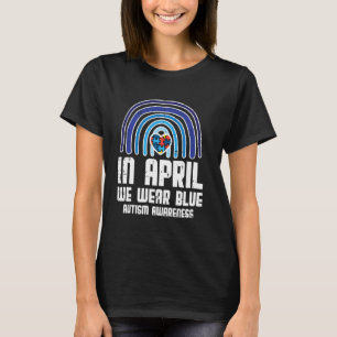 Im April tragen wir blaues Regenbogen-Herz Autismu T-Shirt
