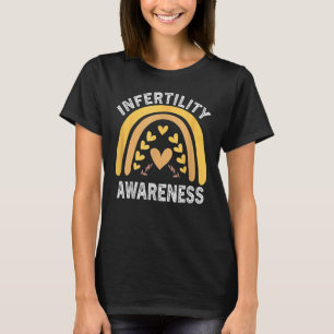 Im April tragen wir ein orangefarbenes Unfruchtbar T-Shirt