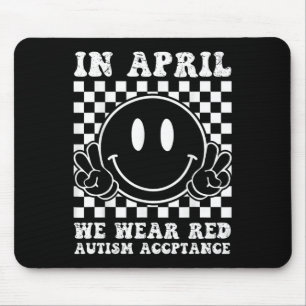 Im April tragen wir eine rote Autismus-Sensibilisi Mousepad