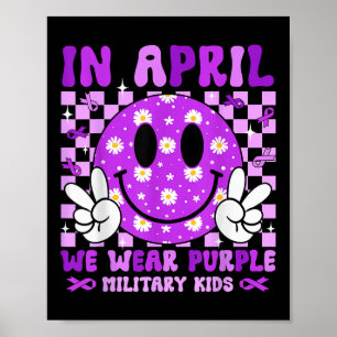 Im April tragen wir Lila für militärische Kinder L Poster