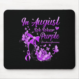 Im August tragen wir Lila Schmetterlingsüberdosis  Mousepad