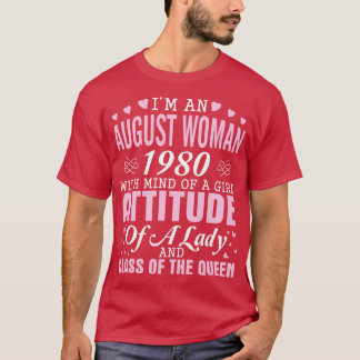 Im August Woman 1980 mit dem Gedanken an einen Mäd T-Shirt
