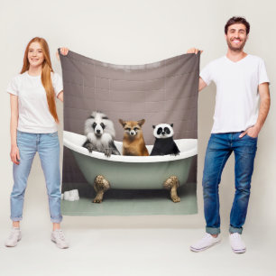 Im Badezimmer sitzen lustige Tiere in der Badewann Fleecedecke