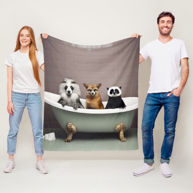 Im Badezimmer sitzen lustige Tiere in der Badewann Fleecedecke (Beispiel)