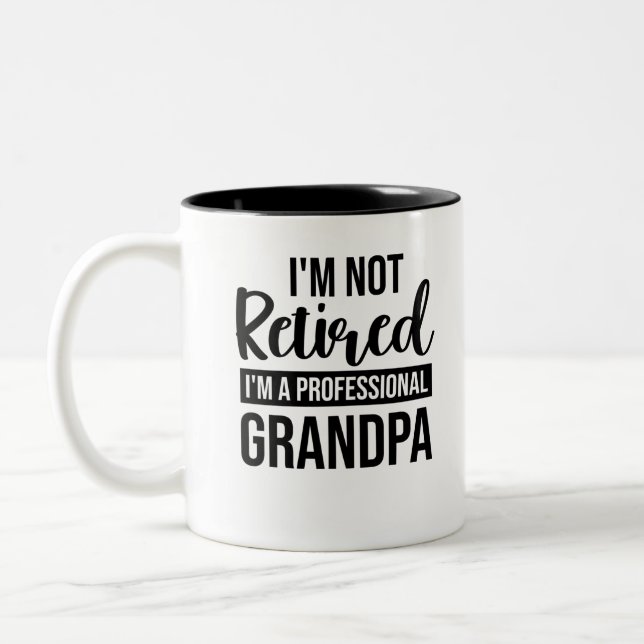 Im Beruflichen Opa bin ich nicht erschöpft Zweifarbige Tasse (Links)