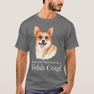 Im Besitz und betrieben von einem walisischen Corg T-Shirt