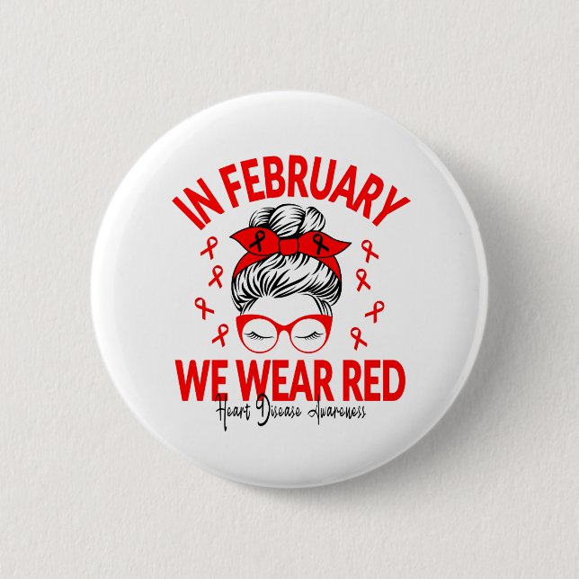 Im Februar tragen wir einen Red Messy Bun - Heart  Button (Vorderseite)