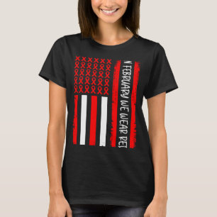 Im Februar tragen wir Red USA Flag Red Ribbon Herz T-Shirt