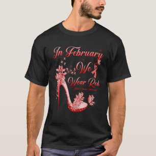 Im Februar tragen wir rote Schmetterlinge mit hohe T-Shirt