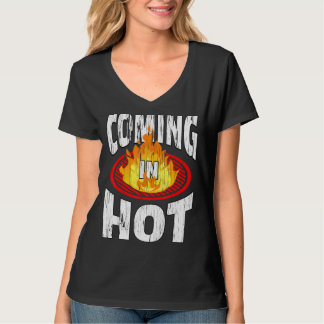 Im Feuer-Flammengrill mit heiß lackiertem Peel T-Shirt