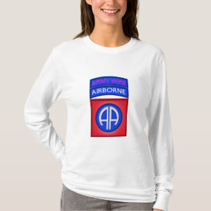 im Flugzeug Abteilung "Army Ehefrau" T-Shirt