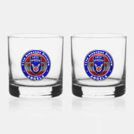 im Flugzeug Abteilung Whiskyglas