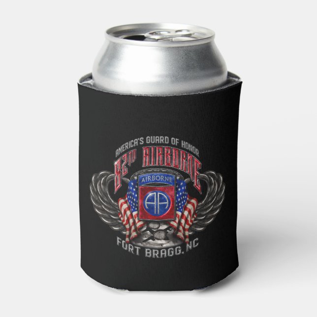 im Flugzeug Fort Bragg Black Can Cooler Dosenkühler (Kanne Vorderseite)