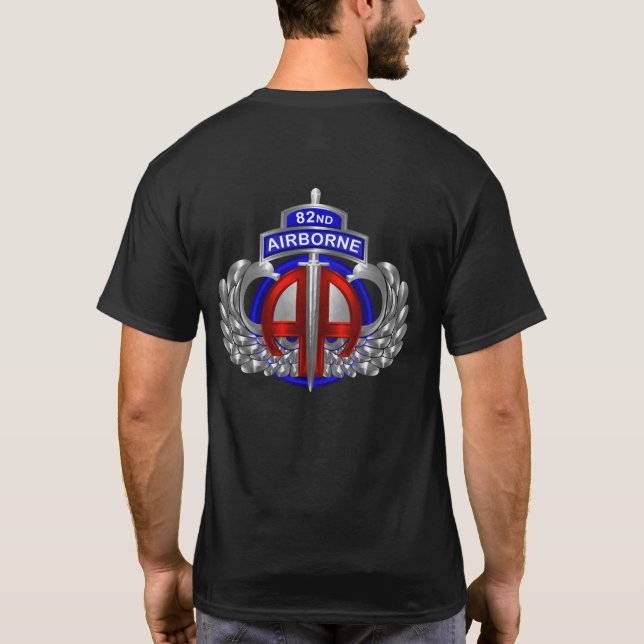 im Flugzeug Geschäftsbereich Cool Dagger Design T-Shirt (Rückseite)